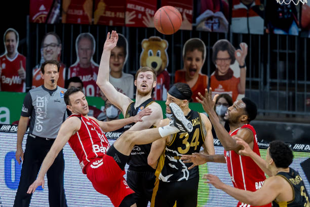 霍夫曼的传 霍夫曼的传