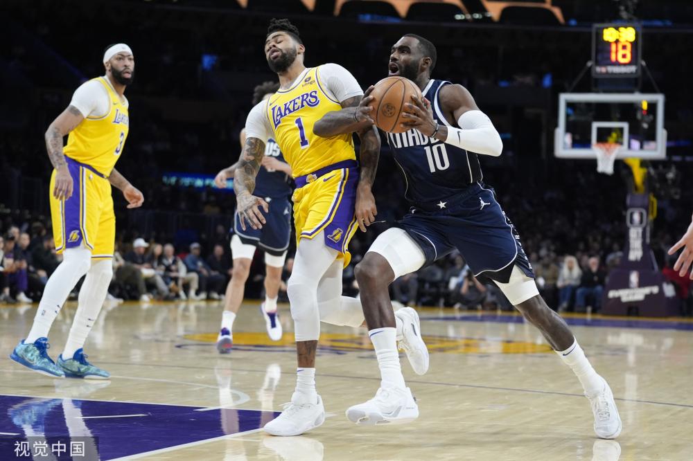 在夜间观赛 在夜间观赛