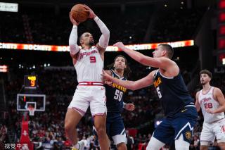 女记者报平 女记者报平